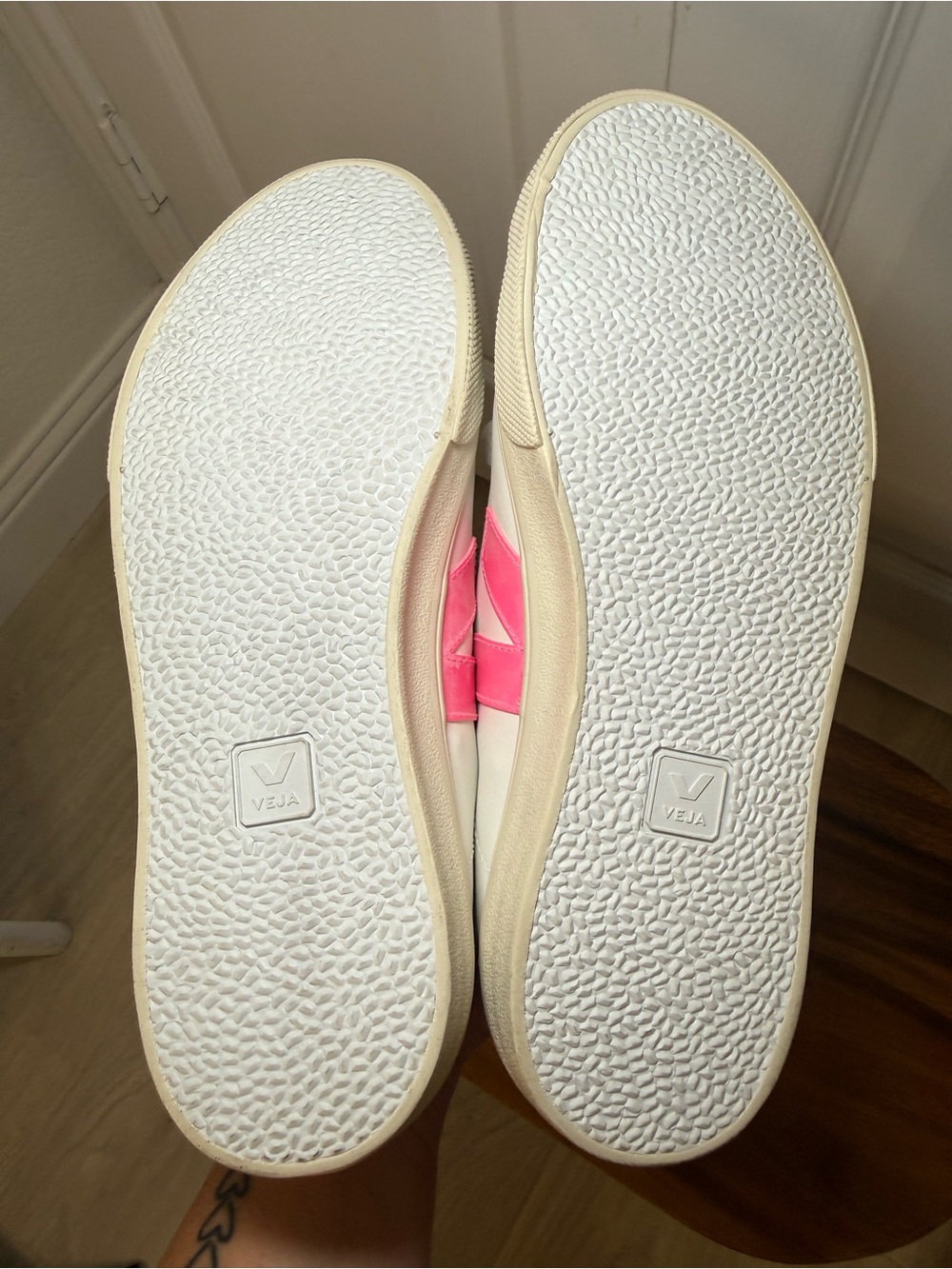 Veja Esplar Logo leather sneakers in extra-white and sari pink sz 8 - Picture 5 of 6